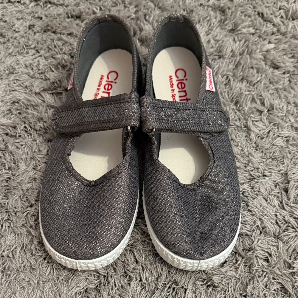 Cienta Sparkly Black Mary Jane Shoes